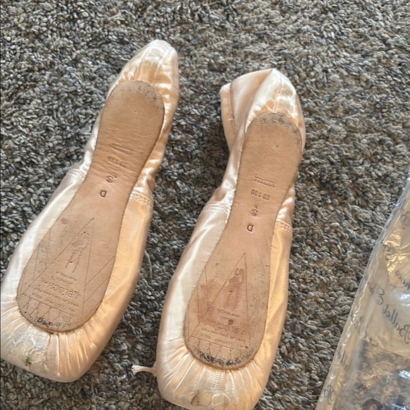 Women's Pink Ballet Pointe Shoes - Picture 5 of 6